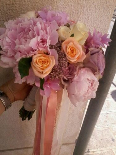 ok-bouquet22012015173624colorato rosa pesca arancione giallo nastri perline giovinazzo peonie rose curcuma
