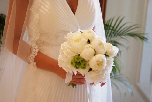 ok-bouquet22012015174059Peonie ortensie san carlino - bianco